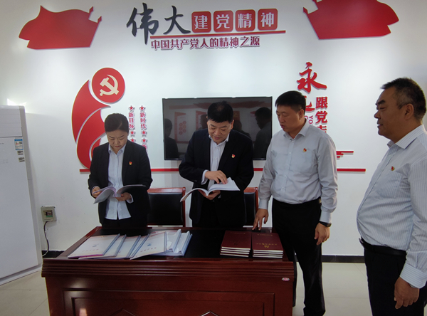 公司黨委副書記、監(jiān)事長張錫軍同...